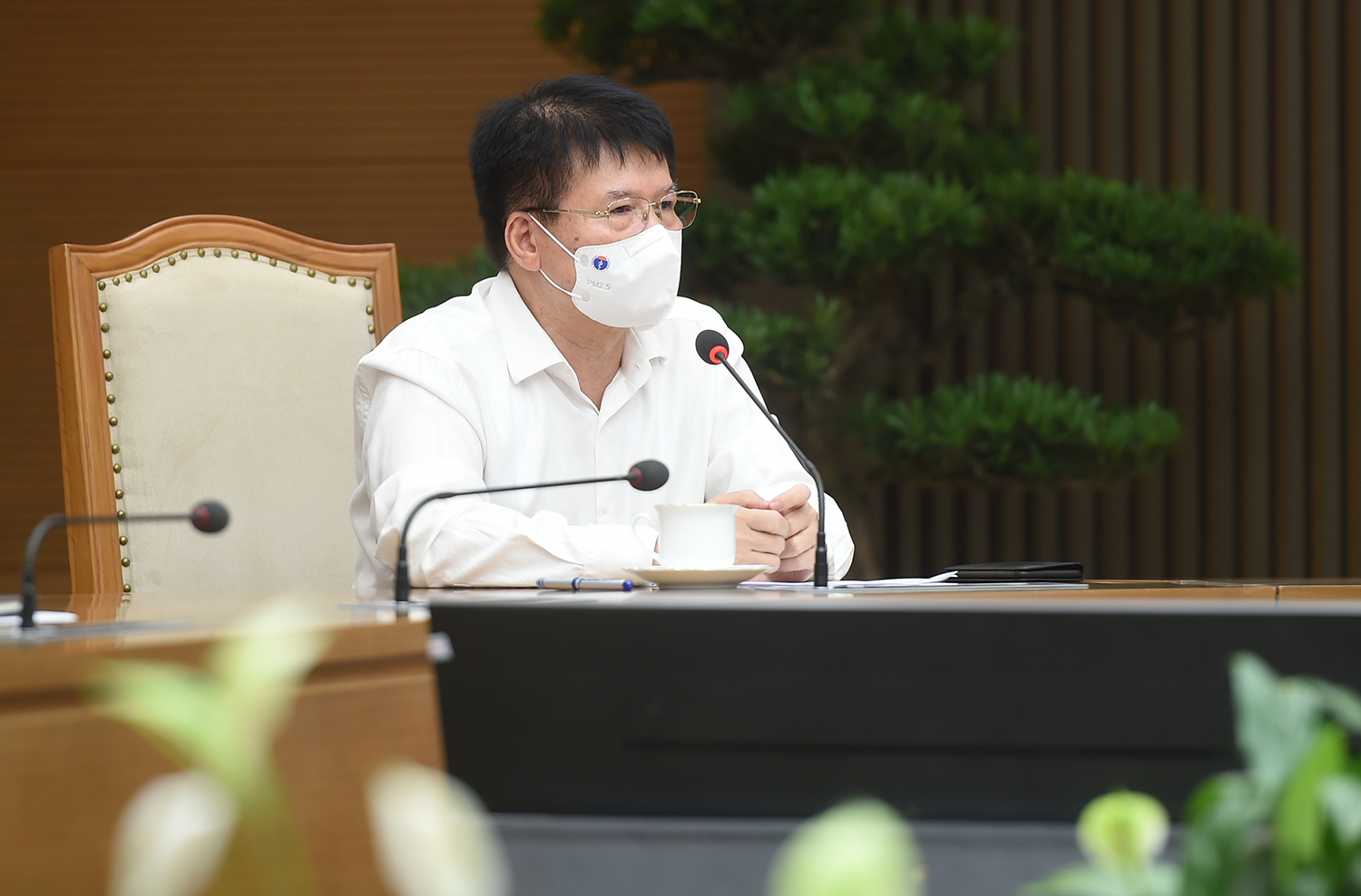 Thứ trưởng Bộ Y tế Trương Quốc Cường cho biết tất cả những DN  có khả năng tiếp cận nguồn vaccine nhập khẩu đều được hướng dẫn, tạo điều kiện tối đa để có vaccine sớm nhất. Ảnh: VGP/Đình Nam              