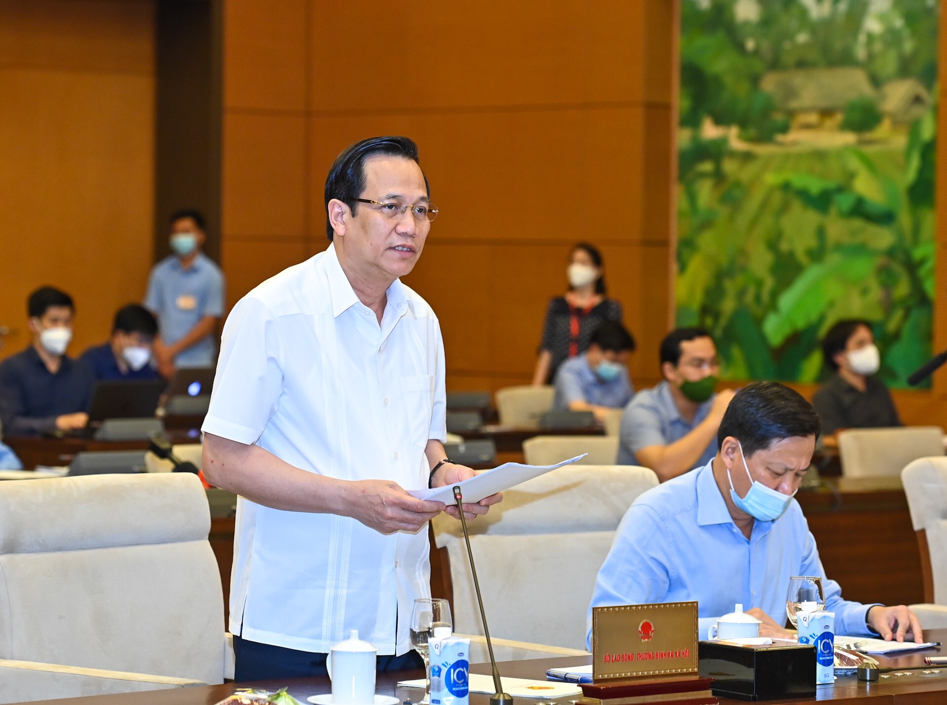 Bộ trưởng Bộ LĐTB&XH Đào Ngọc Dung phát biểu tại Phiên họp bất thường của Ủy ban Thường vụ Quốc hội. Ảnh: VGP.              