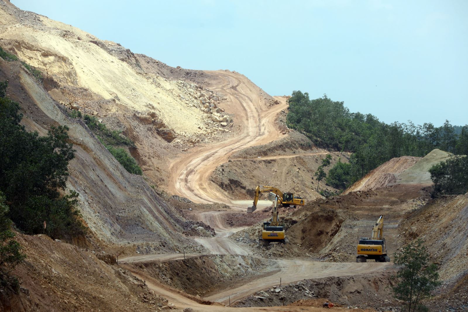 Đẩy nhanh tiến độ cấp phép khai thác khoáng sản làm vật liệu xây dựng cao tốc Bắc - Nam phía Đông              