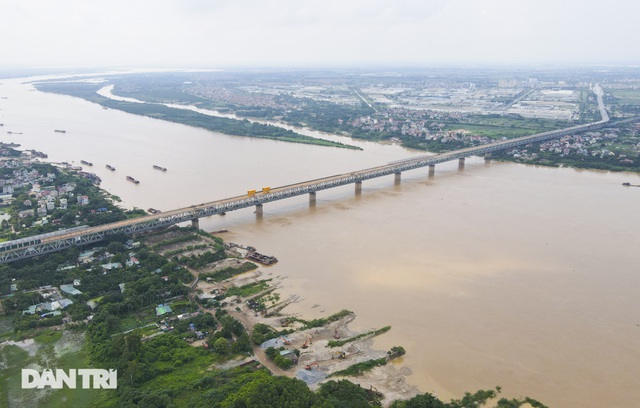 Thời gian tới sẽ có thêm 10 cây cầu vượt sông Hồng trên địa bàn TP Hà Nội. (Ảnh: Đỗ Quân)