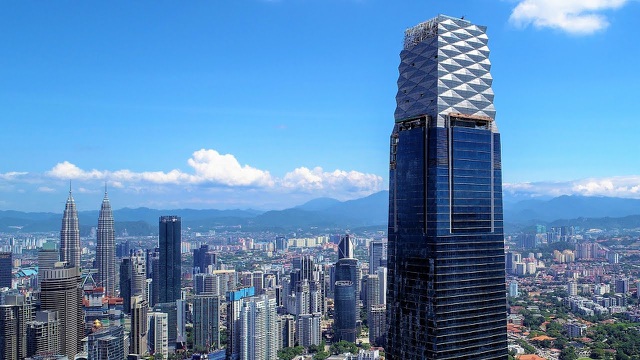 Tuy nhiên, vị trí tòa nhà cao nhất Đông Nam Á của Exchange 106 có thể bị 'soán ngôi' vào năm 2024, sau khi tòa tháp Merdeka PNB 118 (Malaysia) hoàn thành và đưa vào sử dụng. Không chỉ có vậy, Merdeka PNB118 còn có thể là tòa tháp cao thứ tư thế giới.