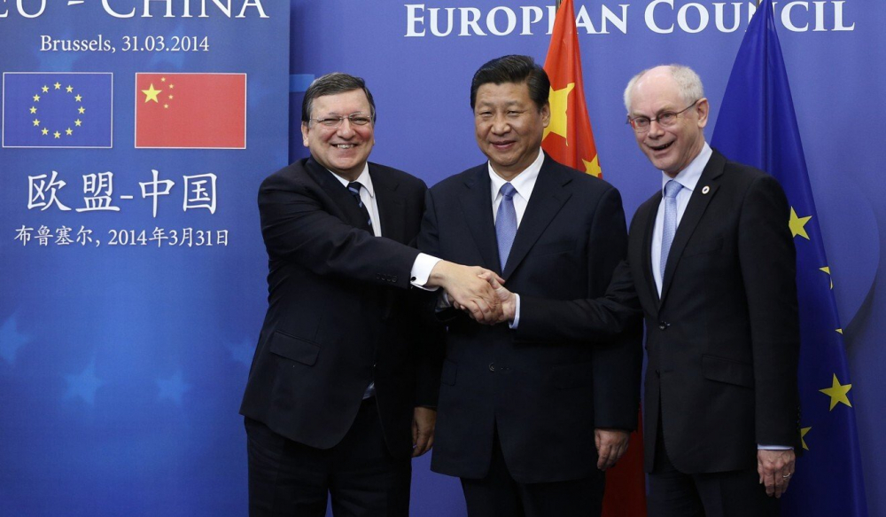  Chủ tịch Trung Quốc Tập Cận Bình bắt tay các nhà lãnh đạo EU trong chuyến thăm chính thức vào năm 2014. Ảnh Reuters