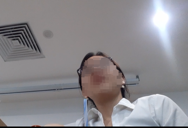 Nữ nhân viên tên H. tư vấn bán căn hộ cho PV trực tiếp tại trụ sở Công ty Đất Xanh Thăng Long và trên website: datxanhthanglong.com.vn được giới thiệu là Giám đốc kinh doanh của công ty này. (Ảnh cắt từ Clip)