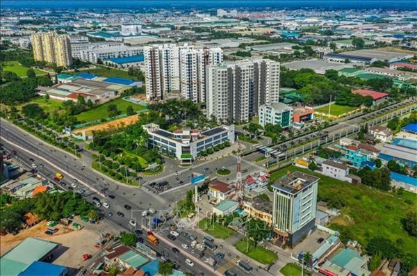 				Một cuộc nghiên cứu cho thấy bất động sản đóng góp thông qua khả năng lan tỏa đến trên 40 ngành kinh tế quan trọng khác của nền kinh tế Việt Nam. Ảnh minh họa: TTXVN