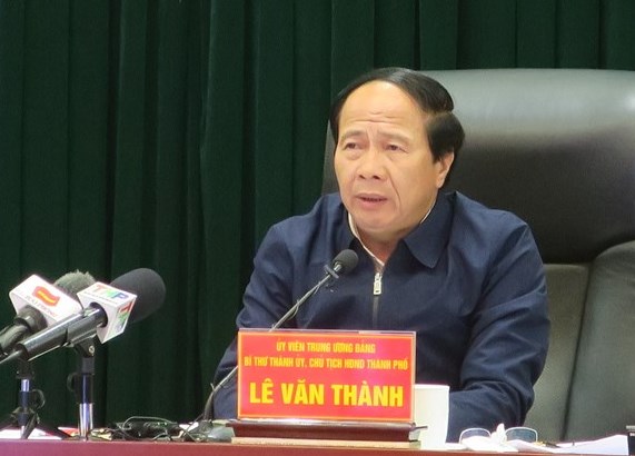 Đồng chí Lê Văn Thành, Bí thư Thành ủy, Chủ tịch HĐND thành phố Hải Phòng phát biểu kết luận cuộc họp.