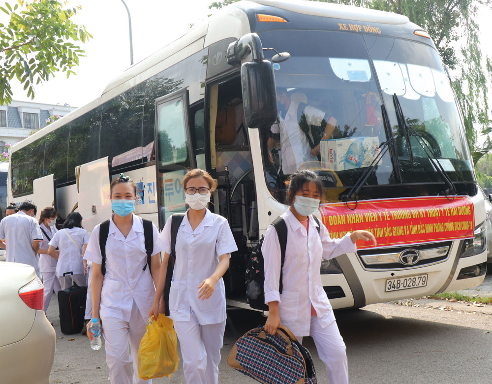 Đoàn tình nguyện đến tỉnh Bắc Giang sẵn sàng chung tay chống dịch.              