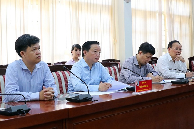 Bộ trưởng Bộ Tài nguyên và Môi trường Trần Hồng Hà tiếp công dân vào tháng 6/2020 (Ảnh: Bộ TN-MT).