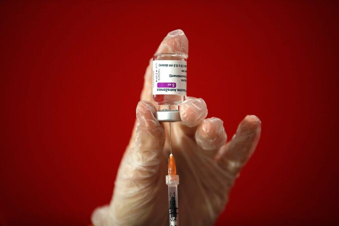 Một liều vaccine Oxford-AstraZeneca tại Anh. Ảnh: AP